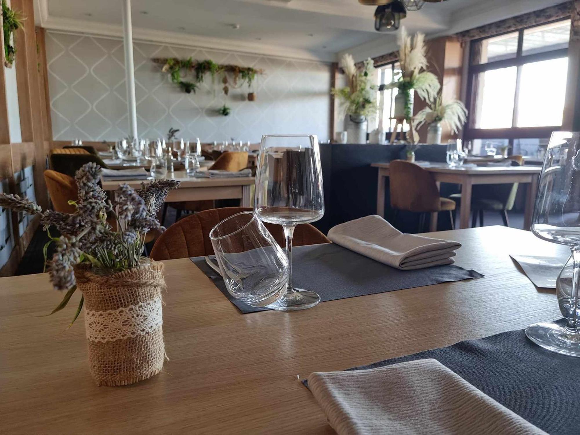 Logis Hotel Schaeffer- Restaurant Le Saint Georges Serrieres  Exterior photo