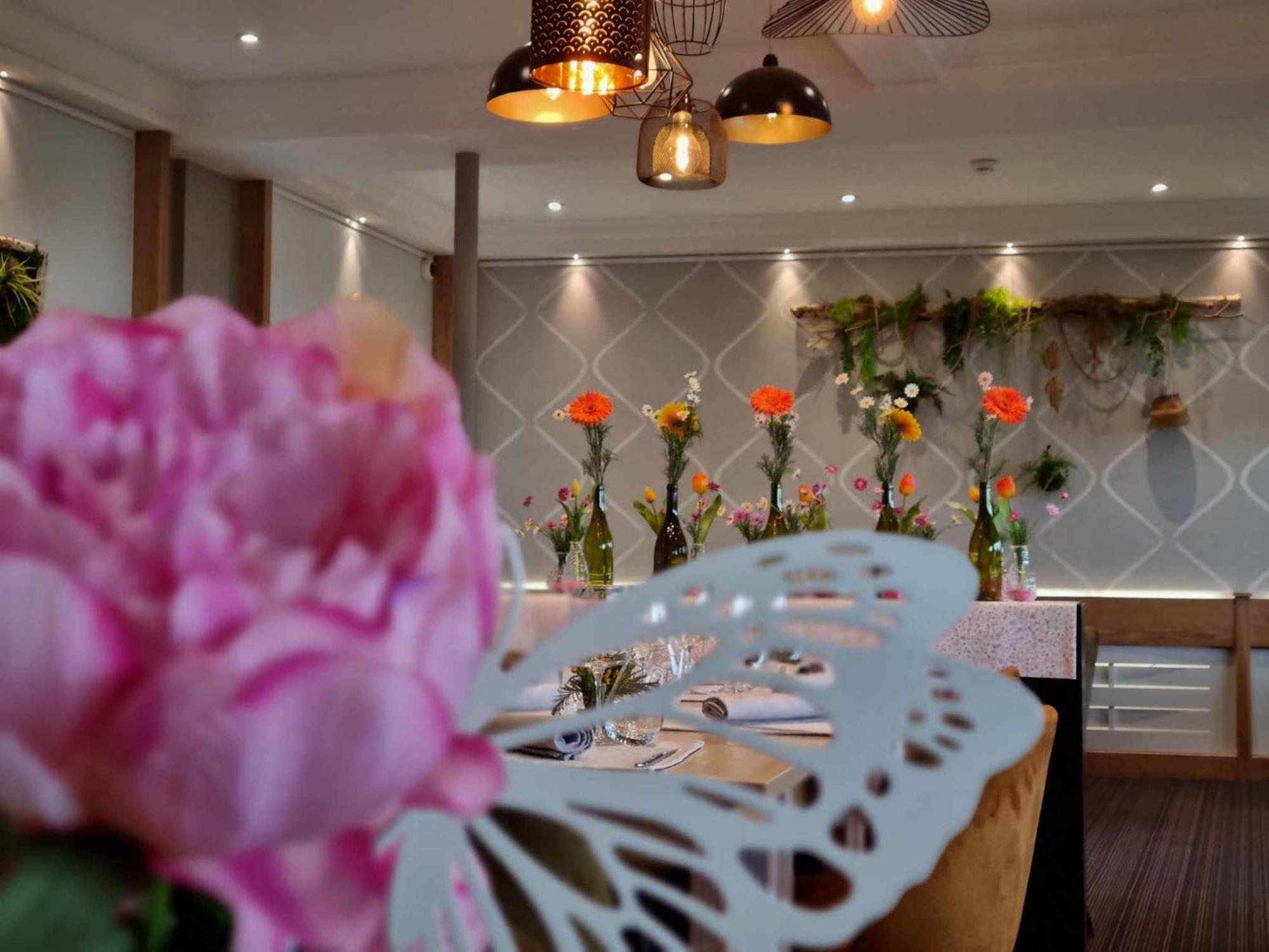 Logis Hotel Schaeffer- Restaurant Le Saint Georges Serrieres  Exterior photo